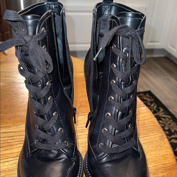 Gianni Bini Halandtwo Leather Chunky Lug Sole Lace-Up Platform Heeled Booties 8M - Picture 6 of 7